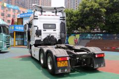 青岛解放 鹰途 头等舱 620马力 6X4 AMT自动档牵引车(国六)(CA4257P35K18T1E6A80)
