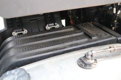 青岛解放 鹰途 头等舱 620马力 6X4 AMT自动档牵引车(国六)(CA4257P35K18T1E6A80)