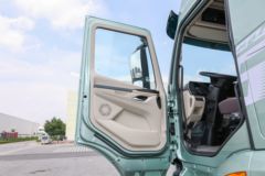 东风柳汽 乘龙H5V 460马力 6X4 AMT自动挡牵引车(国六)(LZ4250H5DC1)