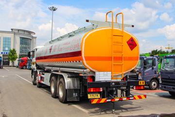 HOWO TX7&nbsp;油罐车外观图片