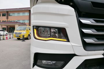 ��(MAN) ��TGXϵ���ؿ� 470���� 4X2 ǣ����(TGX18.470)ͼƬ