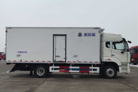 重汽豪沃底盘 冷藏车外观图片