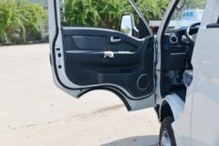 凯马 锐航X1 2.0L 122马力 汽油/CNG 2.72米双排栏板微卡(国六)(KMC1039NG318S6)