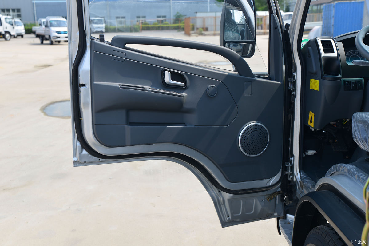 K6载货车驾驶室图片
