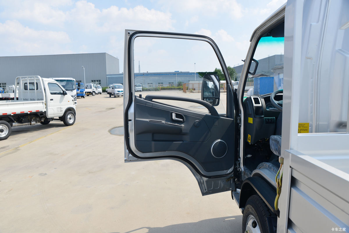 K6载货车驾驶室图片