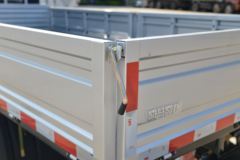 凯马 凯捷M3 2.2L 95马力 CNG 4.16米单排栏板轻卡(国六)(KMC1043NG336DP6)