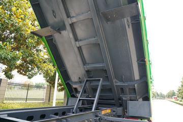 һ����� J6L�ؿ� 350���� 8X4 ��ж��(����)ͼƬ