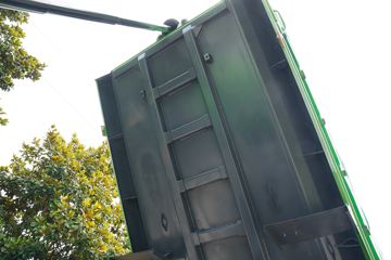 һ����� J6L�ؿ� 350���� 8X4 ��ж��(����)ͼƬ