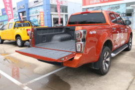 五十铃D-MAX&nbsp;皮卡上装                                                图片