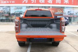 五十铃D-MAX&nbsp;皮卡上装                                                图片