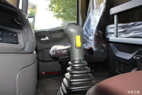 �����Żݼ������콢KX 520���� 6X4ǣ����(��Һ��)(˫��