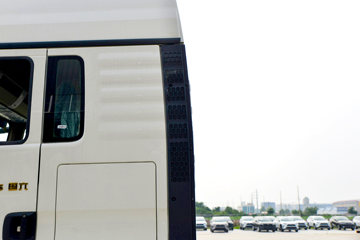 �й����� HOWO TX 245���� 4X2 9.6����ʽ�ػ���(����)(ZZ5187XXYN711GF1)ͼƬ