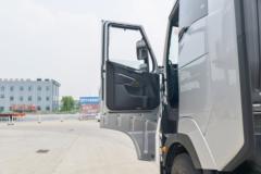 中国重汽 黄河 X7重卡 570马力 6X4 AMT自动挡牵引车(速比2.85)(ZZ4257W344XF1)
