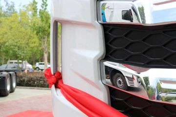 �������� ��ʨH6 500���� 6X4 CNGǣ����(����)(CQ4257SD13384N)ͼƬ