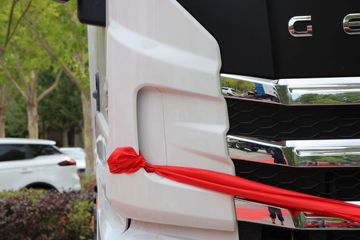 �������� ��ʨH6 500���� 6X4 CNGǣ����(����)(CQ4257SD13384N)ͼƬ