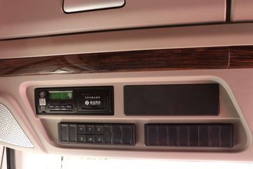 �������� ��ʨH6 500���� 6X4 CNGǣ����(����)(CQ4257SD13384N)ͼƬ