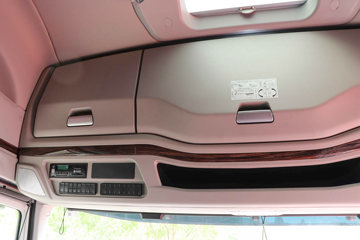 �������� ��ʨH6 500���� 6X4 CNGǣ����(����)(CQ4257SD13384N)ͼƬ