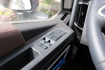 �������� ��ʨH6 500���� 6X4 CNGǣ����(����)(CQ4257SD13384N)ͼƬ