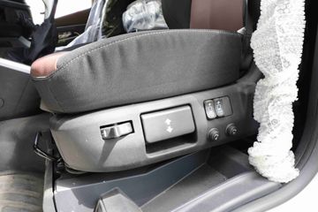 �������� ��ʨH6 500���� 6X4 CNGǣ����(����)(CQ4257SD13384N)ͼƬ