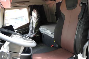 �������� ��ʨH6 500���� 6X4 CNGǣ����(����)(CQ4257SD13384N)ͼƬ