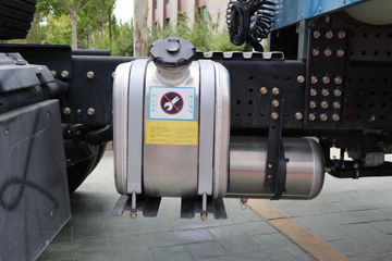 �������� ��ʨH6 500���� 6X4 CNGǣ����(����)(CQ4257SD13384N)ͼƬ