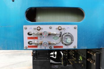 �������� ��ʨH6 500���� 6X4 CNGǣ����(����)(CQ4257SD13384N)ͼƬ