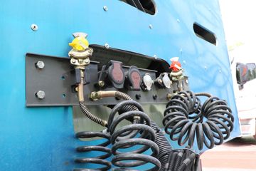 �������� ��ʨH6 500���� 6X4 CNGǣ����(����)(CQ4257SD13384N)ͼƬ