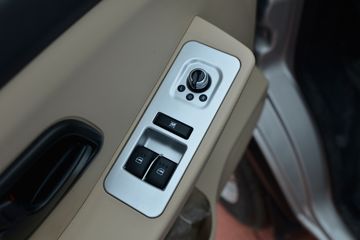 ������Խ �±�T5 �콢001�� 1.6L 122���� ���� 3.3�׵�������С��(����)(������)(SC1031NAD6B3)ͼƬ