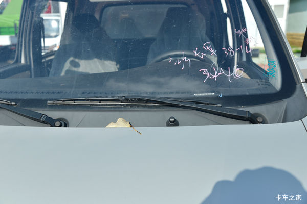 长安跨越 新豹T5 1.6L 122马力 汽油 2.585米双排厢式小卡(国六)(SC5031XXYNAS6B5)