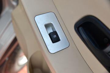 ������Խ �±�T5 1.6L 122���� ���� 2.585��˫����ʽС��(����)(SC5031XXYNAS6B5)ͼƬ