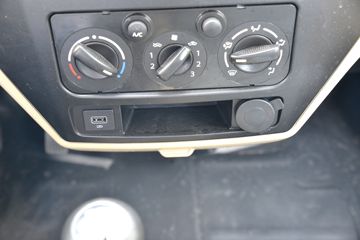 ������Խ �±�T5 1.6L 122���� ���� 2.585��˫����ʽС��(����)(SC5031XXYNAS6B5)ͼƬ