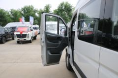 福田商务车 图雅诺通途 2022款 150马力 2.5T柴油 6座 自动 高顶轻客(后单胎)