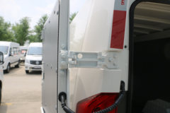 智蓝汽车 智蓝精灵E7 5.395米纯电动封闭货车46.36kWh