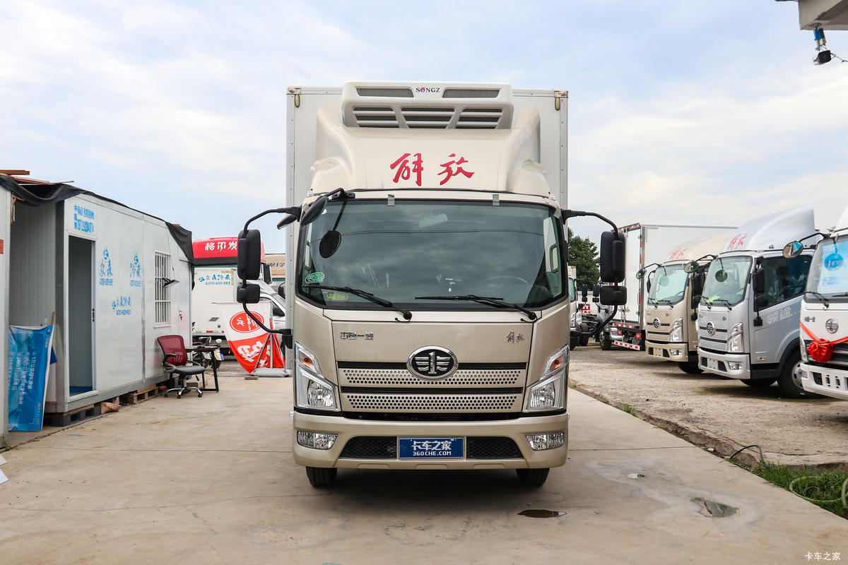 解放 领途 180马力 4X2 4.23米冷藏车