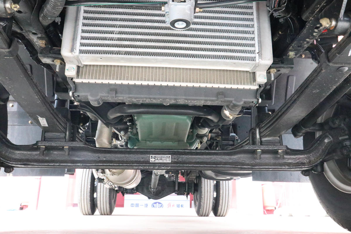 解放虎VN 130马力 4.2米栏板车型国六合规轻卡 城配短途实用利器