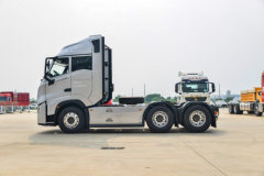 中国重汽 黄河 X7重卡 570马力 6X4 AMT自动挡牵引车(速比2.85)(ZZ4257W344XF1)