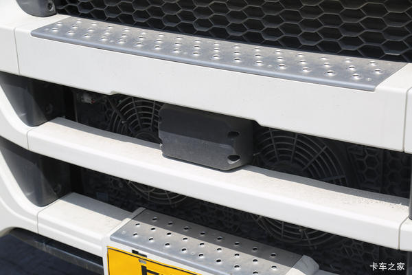 许昌风神优惠季天龙旗舰GX 560马力 6X4 AMT自动挡牵引