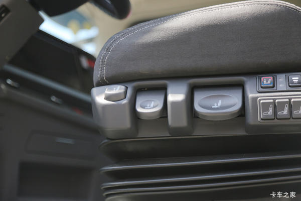 许昌风神优惠季天龙旗舰GX 560马力 6X4 AMT自动挡牵引