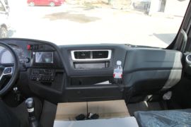 重汽汕德卡底盘&nbsp;垃圾运输车驾驶室图片