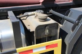 重汽汕德卡底盘&nbsp;垃圾运输车底盘图片