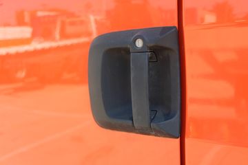 �й����� �ǵ¿�SITRAK G5 220���� 4X2 6.8�������ػ���(����)ͼƬ