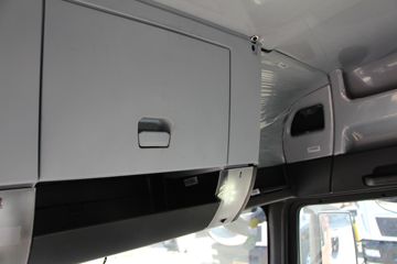 �й����� �ǵ¿�SITRAK G5 220���� 4X2 6.8�������ػ���(����)ͼƬ