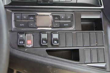 �й����� �ǵ¿�SITRAK G5 220���� 4X2 6.8�������ػ���(����)ͼƬ
