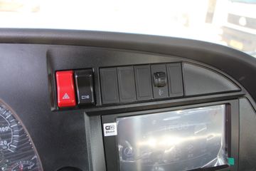 �й����� �ǵ¿�SITRAK G5 220���� 4X2 6.8�������ػ���(����)ͼƬ