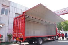 东风新疆 畅行D3V 260马力 6X2 7.8米翼开启厢式载货车(法士特8挡)(DFV5253XYKGP6D1)