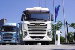 青岛解放 鹰途 头等舱 620马力 6X4 AMT自动档牵引车(国六)(CA4257P35K18T1E6A80)