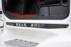 青岛解放 鹰途 头等舱 620马力 6X4 AMT自动档牵引车(国六)(CA4257P35K18T1E6A80)
