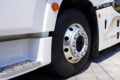 青岛解放 鹰途 头等舱 620马力 6X4 AMT自动档牵引车(国六)(CA4257P35K18T1E6A80)