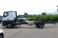 奔驰 Arocs 1833 4X2 工程车底盘(国六)