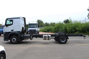 奔驰新Arocs&nbsp;载货车外观                                                图片